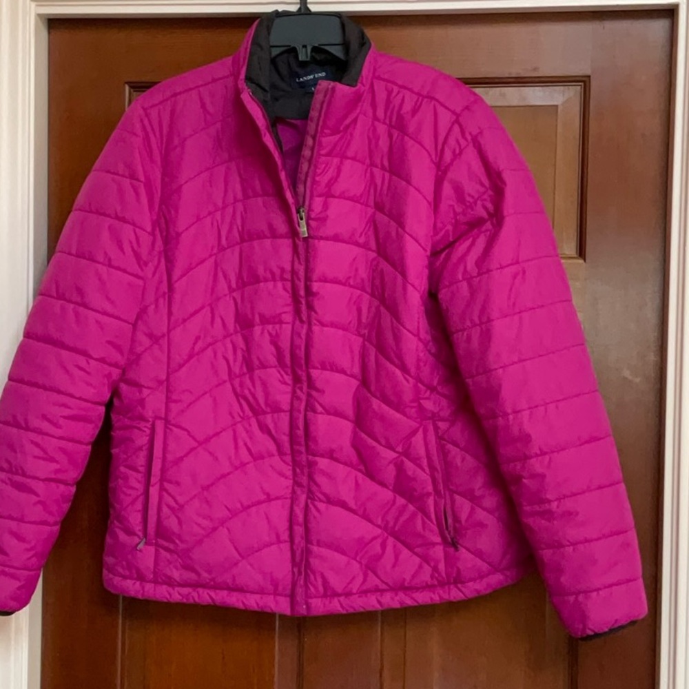 Lands End Jacket Large lightweight puffer jacket magenta with black trim